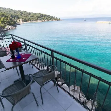 Royal Rina Bed & Breakfast Stomorska