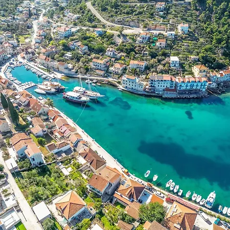 Royal Rina Bed & Breakfast