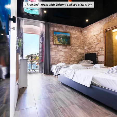 Royal Rina Bed & Breakfast 4*