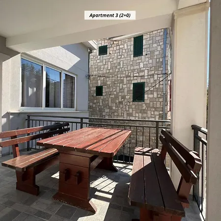 Royal Rina Stomorska