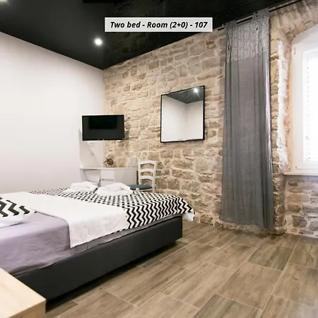 Royal Rina Stomorska