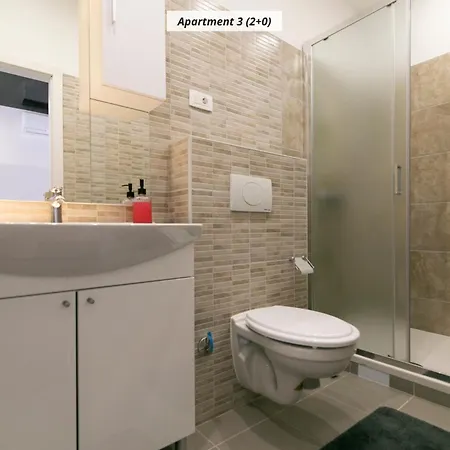 Royal Rina Bed & Breakfast Stomorska