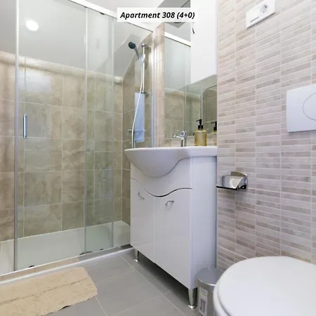 Royal Rina Bed & Breakfast 4*