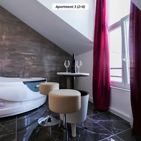 Royal Rina Stomorska