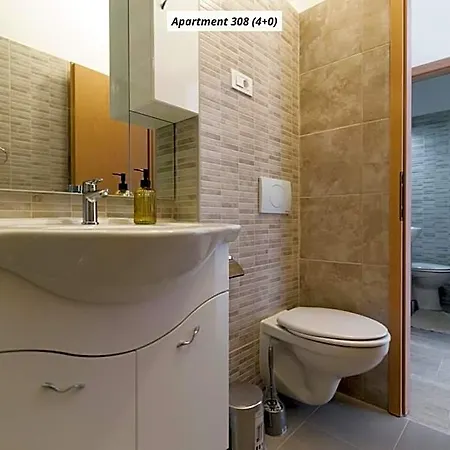 Royal Rina Bed & Breakfast 4*