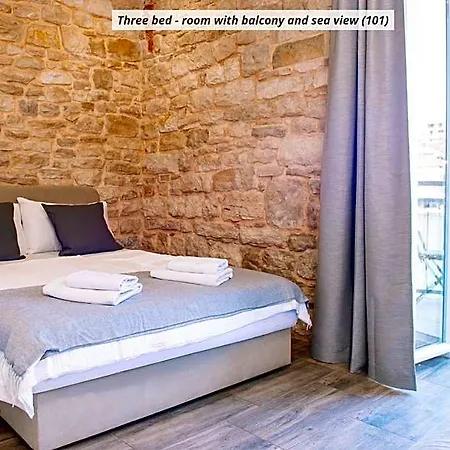 Royal Rina Bed & Breakfast Stomorska