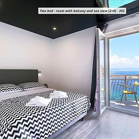 Royal Rina Bed & Breakfast Stomorska
