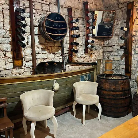 Royal Rina Stomorska