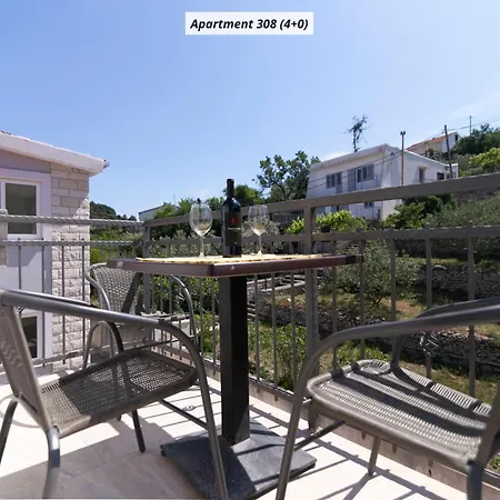 Alojamento de Acomodação e Pequeno-almoço Royal Rina 4*