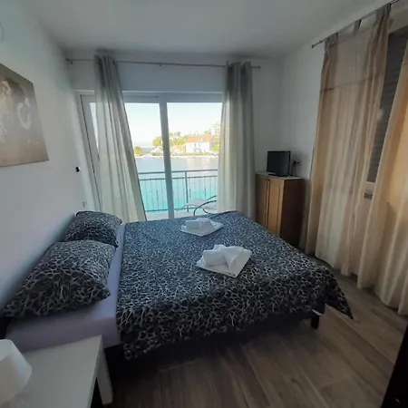 Alojamento de Acomodação e Pequeno-almoço Royal Rina 4*