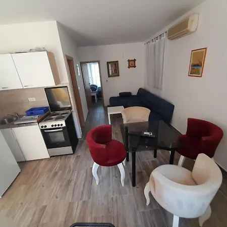 Alojamento de Acomodação e Pequeno-almoço Royal Rina Stomorska